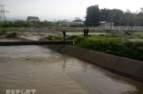 Qubada itən qızın axtarışı üçün kanalın qarşısını kəsdilər