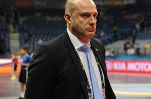 Millimizin baş məşqçisi istefa verdi