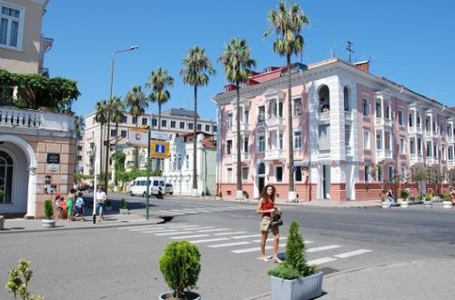 Batumidə aldadılan turistlərimizə yardım göstərilib