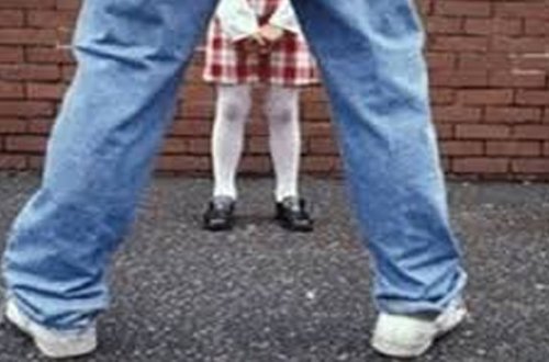 Bufetçi 10 məktəbli qıza təcavüz etdi