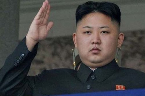 Koreya lideri cins şalvar geyinməyə qadağa qoydu