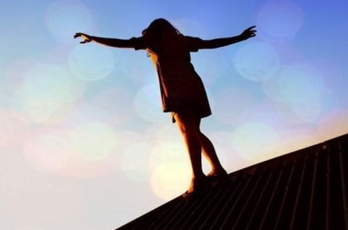 Bakıda tələbə qız özünü