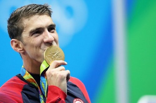 2000 illik rekordu yeniləyən üzgüçü idmandan gedir