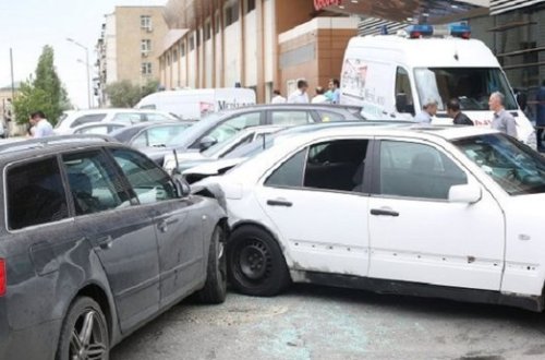 Bakıda üç avtomobil toqquşdu: 3 ölü, 5 yaralı
