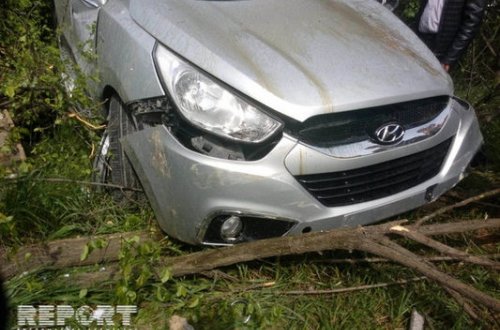 Qubada sürücü kafeyə maşınla girdi