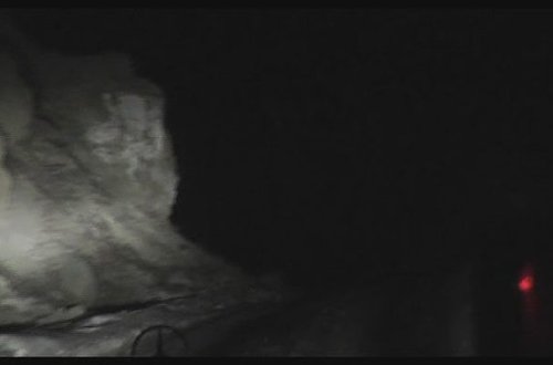 Qaya parçaları düşməsi nəticəsində Xınalığa gedən yol bağlanıb