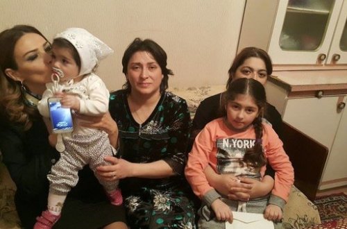 Keşkə dünyanın bütün dillərində mən səni sevirəm deyə bilsəydim....