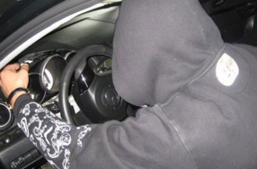 Maşını qaçırıb qəza törətdi