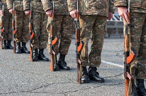 Erməni əsgərlərlə danışmaq qadağan edildi