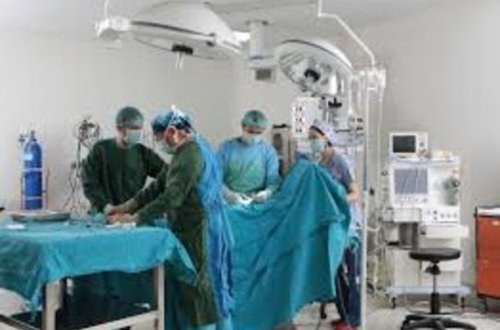 Stomatoloji kabinetdə faciə