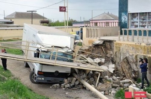 Şirvanda ağır qəza: Sürücü öldü