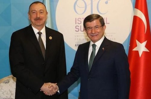 İlham Əliyev Əhməd Davudoğlu ilə görüşdü