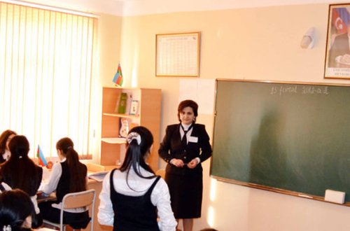 Direktorların maaşı 486 manata çatdırılıb