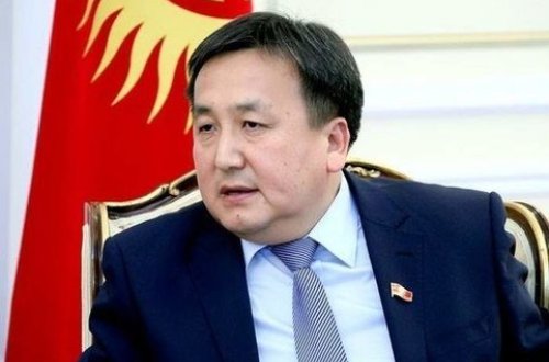 Qırğızıstan parlamentinin spikeri qardaşına görə istefa verdi