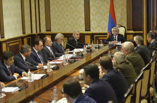 Sarkisyan Milli Təhlükəsizlik Şurasını topladı
