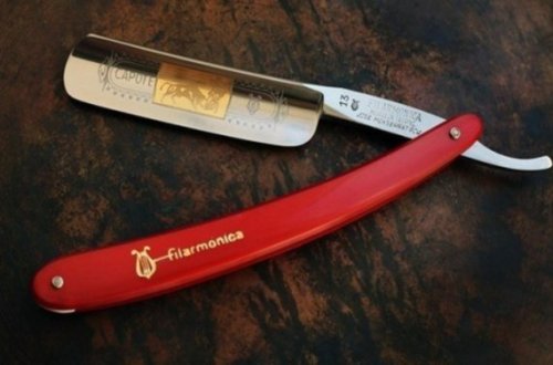 Bakıda daha bir intihar: 48 yaşlı kişi ülgüclə boğazını kəsib