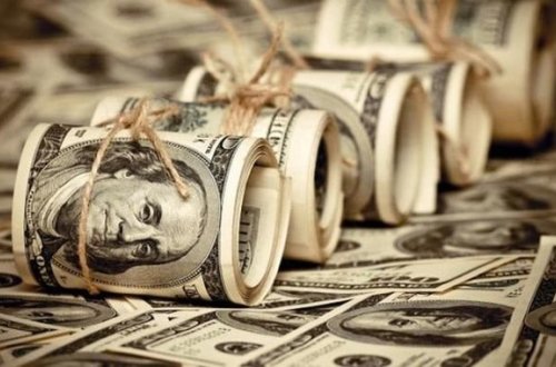 Dolların məzənnəsi 1,61 manatı ötdü