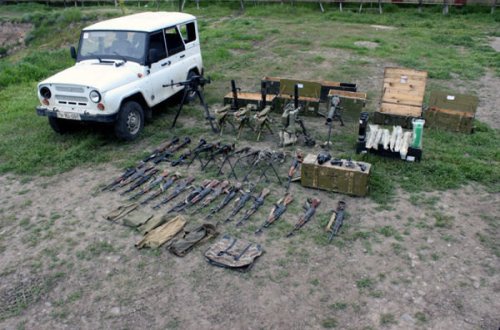 Ermənilərin döyüş meydanında atıb qaçdıqları silahlar ələ keçirilib