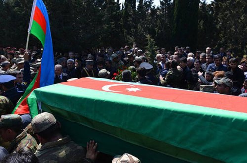 Şəhidimiz dəfn olunur