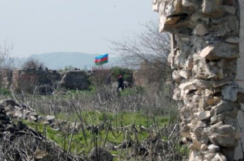 Ermənilərlə üzbəüz yaşayan azərbaycanlı ailə