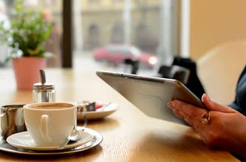 Kafe rəhbəri hesaba görə qadın turistlə dava etdi