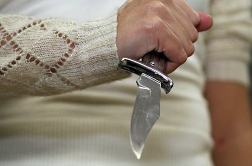 Atasına 8 bıçaq zərbəsi vuran oğul məhkəmədən - AZADLIĞA ÇIXDI