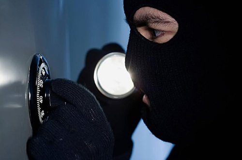 İçində 110 min olan seyf oğurlandı – Evdən