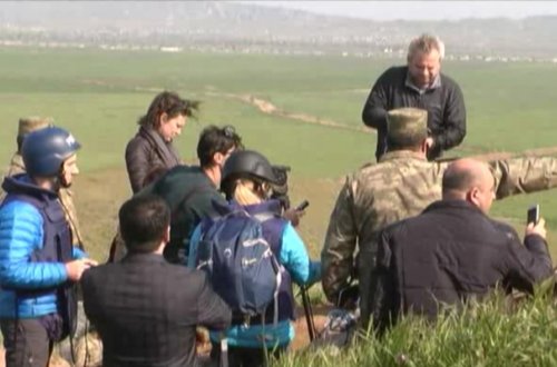 Xarici jurnalistlər cəbhədə