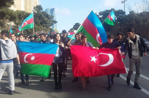 Bakıda orduya dəstək üçün İZDİHAMLI yürüş keçirildi -