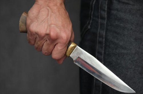 Sabirabadda ata və oğlu bıçaqlanıb