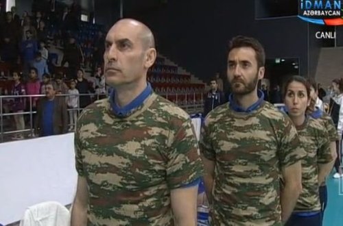 Voleybolçularımız oyuna hərbi geyimdə çıxdılar