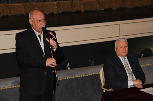 Aktyorlar bir araya toplaşdı