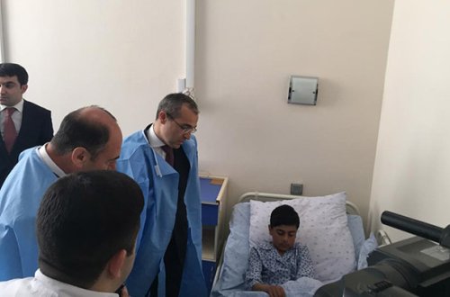 Mikayıl Cabbarov ermənilərin yaraladığı məktəbliyə