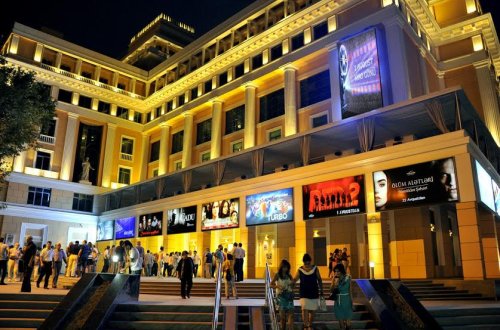 Nizami Kino Mərkəzi Vətən yolunda şəhid olmuş oğullarına hüznünü bildirib