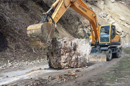 Bu yoldan istifadə edən sürücülər, ehtiyatlı olun
