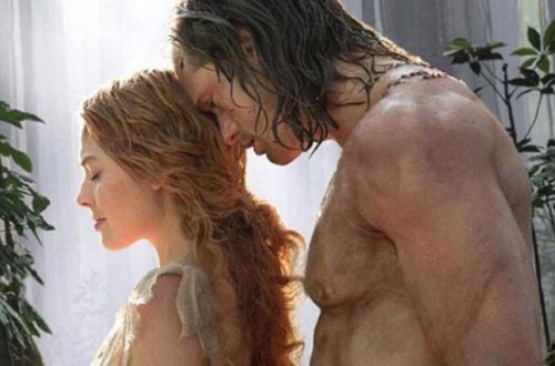 Aktrisa sevişmə səhnəsində 