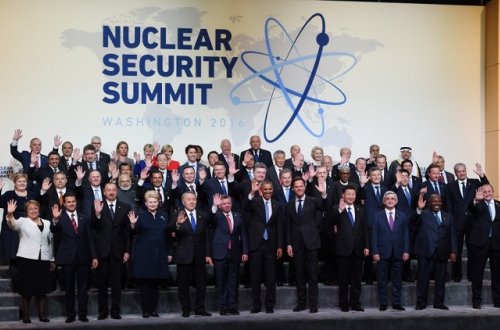 Prezident dünya liderləri ilə naharda