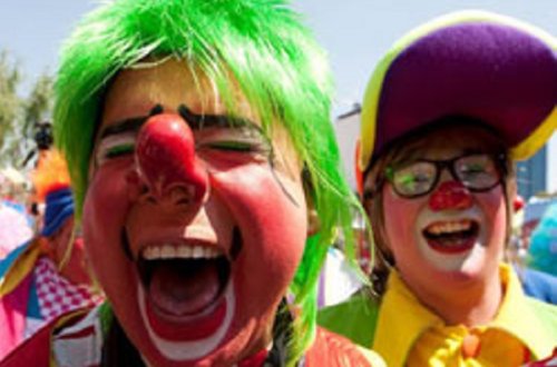 Gülüş günü, yoxsa,