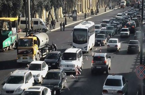 Bakının daha bir mərkəzi yolu bağlandı