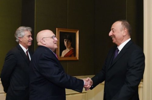 İlham Əliyev ABŞ-ın ictimai xadimləri ilə müzakirələrdə