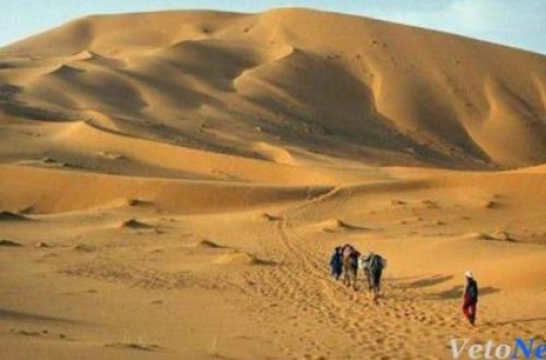 Ərəb şahzadəsinin helikopteri səhradakı toyu toza bürüdü