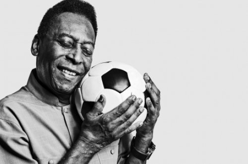 Pele “Samsung”u məhkəməyə verdi