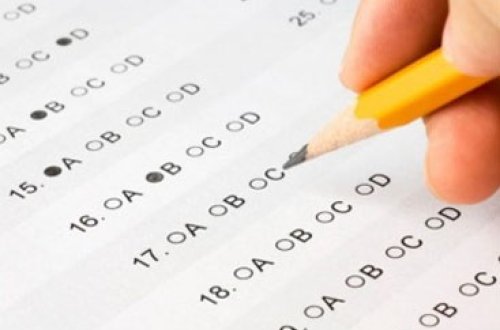 100-ə yaxın məzun adını da yaza bilmir