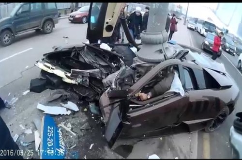 Paytaxtda “Lamborghini”ni təmirçiyə tapşırdı, o da sütüna belə çırpdı