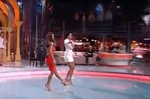 Canlı yayımda erotik rəqs