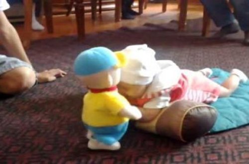 4 yaşlı körpənin rəqsi hamını heyrətləndirdi