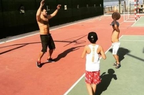 Emin əkizlərin dalaşdığı görüntünü yaydı