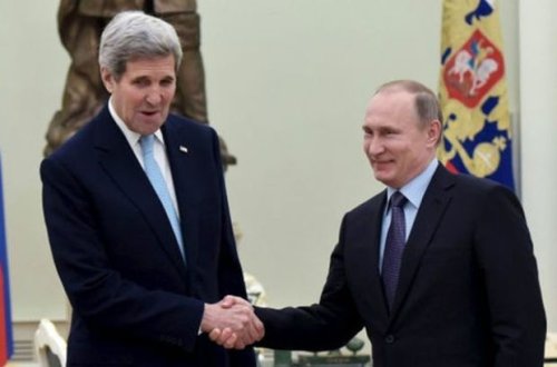 Putin Kerri ilə zarafatlaşdı