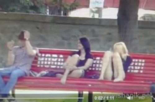 Oğlanın makiyaj etməyi qızları təbdən çıxartdı