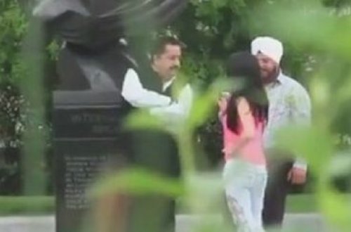 Cazibədar qızın dondurma zarafatı